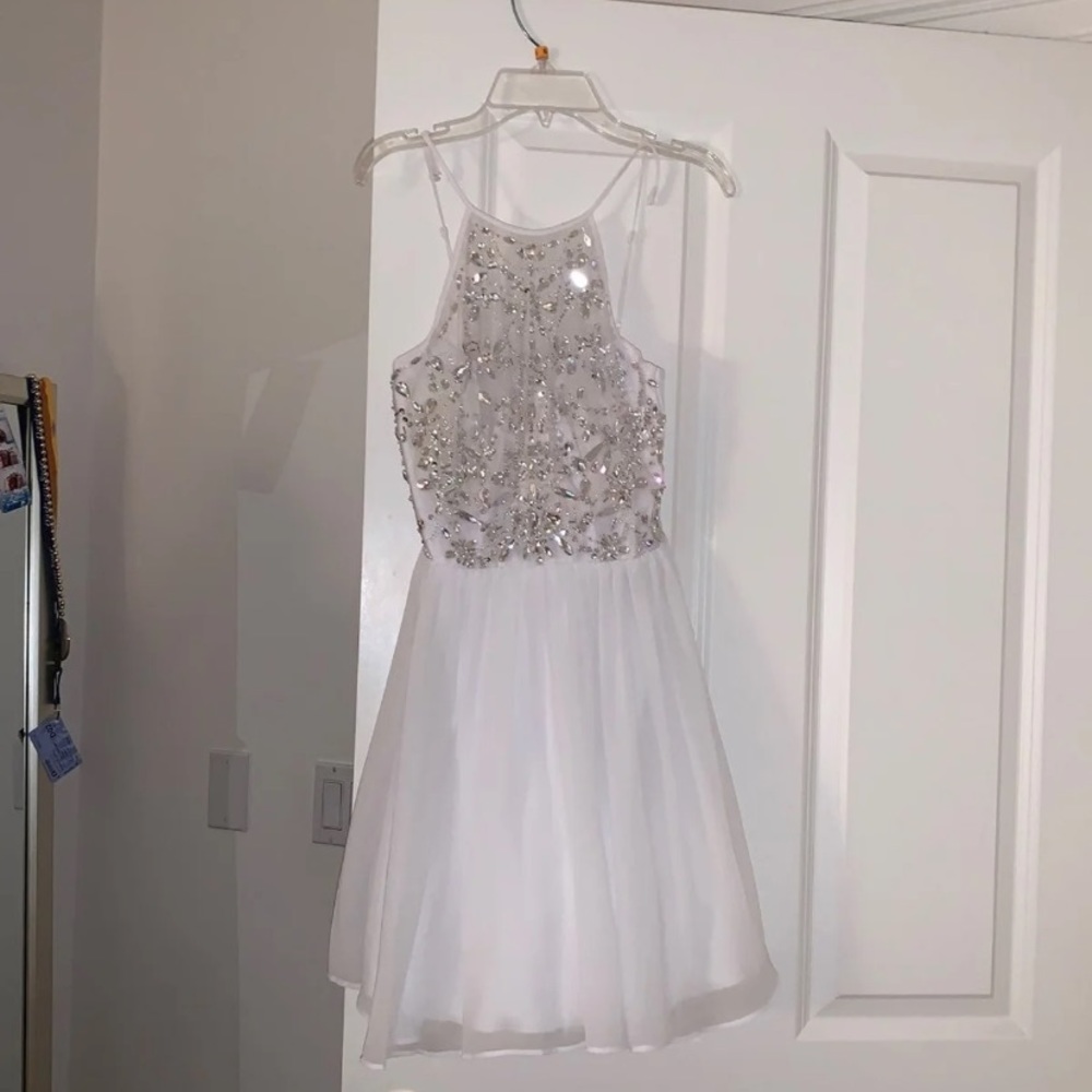White short prom/ homecoming dress SIZE 1